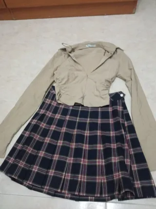 Conjunto falda y blusa beige y multicolor