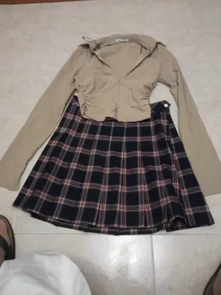 Conjunto falda y blusa beige y multicolor