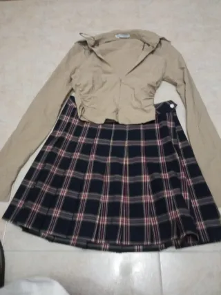 Conjunto falda y blusa beige y multicolor