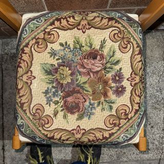 Sedia in legno con 3 cuscini