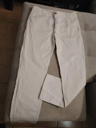 Pantalón blanco para chico muy bonito, talla 46