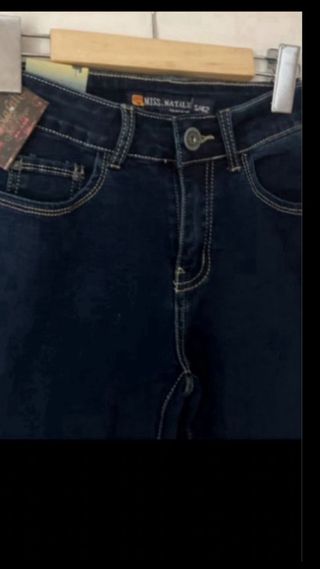 OPOR SIN ESTRENAR.7€ Pantalón Vaquero Bonito color