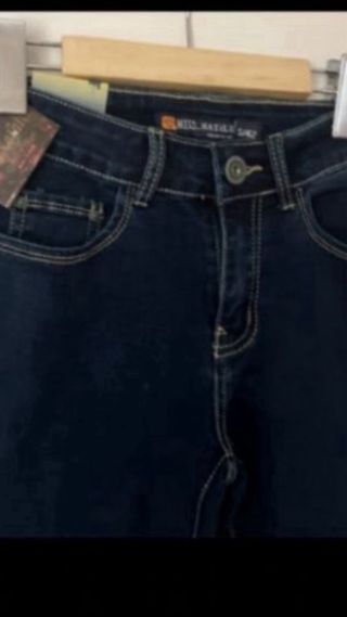 OPOR SIN ESTRENAR.7€ Pantalón Vaquero Bonito color