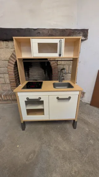 Cocina de juguete de madera