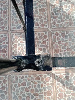 Cama antigua de hierro y latón - Año 1928