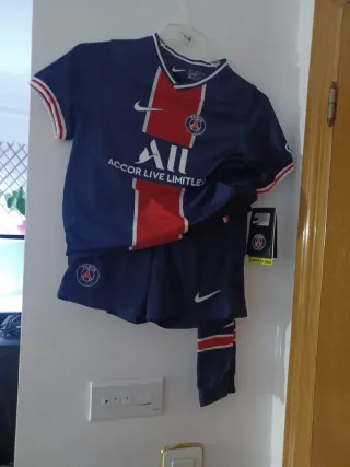 Equipación PSG Niño Talla 116-122 cm