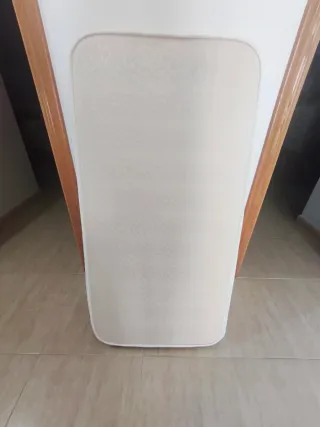 Colchón cuna poco uso. 118cm Largo 57'5cm Ancho
