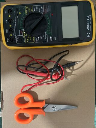 Polimetros y tijeras de electricista