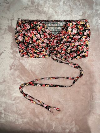 Top floral bandeau con cordones