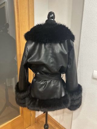 Abrigo negro polipiel Anewsta Talla L