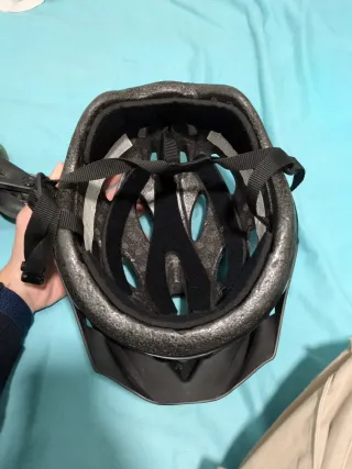 Patines negros + todas las protecciones.