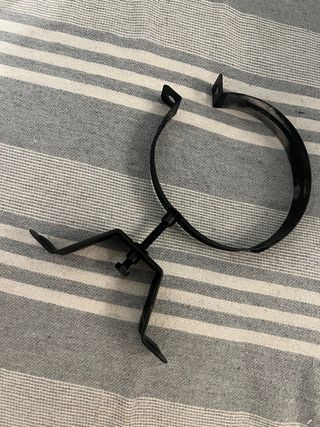 Abrazadera para tubo de pellet 100mm