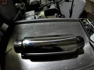 Silencioso cromado para coche