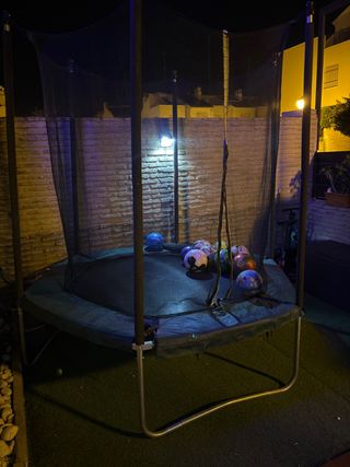 Cama elástica con red de seguridad