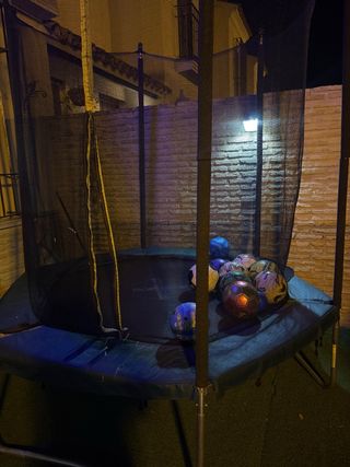 Cama elástica con red de seguridad