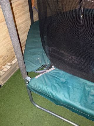 Cama elástica con red de seguridad