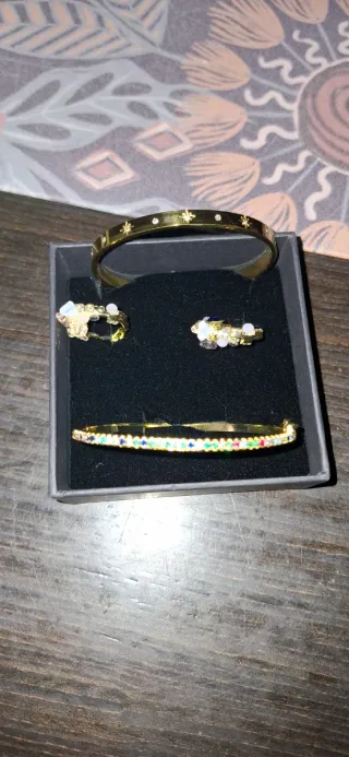 Conjunto Brazaletes y Pendientes Dorados