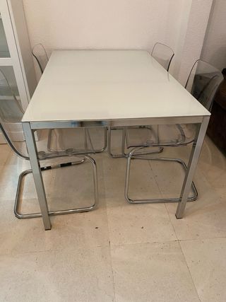 Mesa Comedor Cristal y 4 Sillas Transparentes