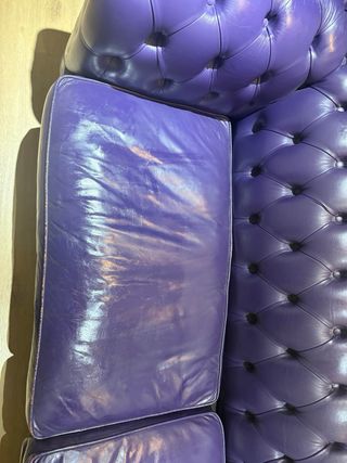 Sofá Chesterfield Piel autentico color morado