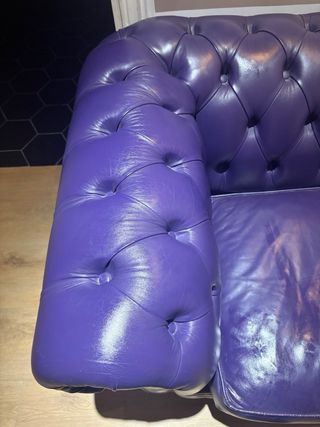 Sofá Chesterfield Piel autentico color morado