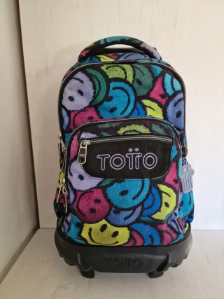Mochila Totto con ruedas, estampado caritas.