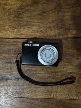 Cámara Nikon Coolpix S203 Negra/Plateada