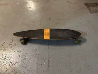 Longboard Negro con Detalles Madera