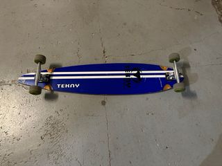 Longboard Negro con Detalles Madera