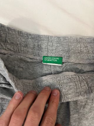 Pantalón corto UCB gris con logo