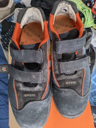 Zapatos de trabajo Base negros y naranjas