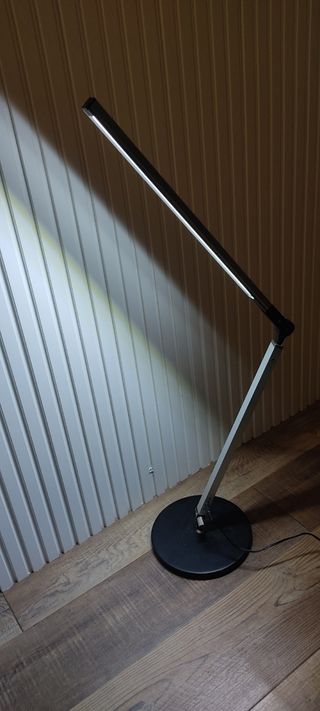 Lámpara LED de mesa moderna