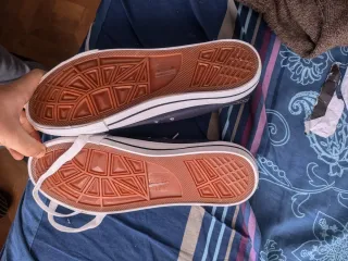 Zapatillas deportivas talla 42 sin estrenar