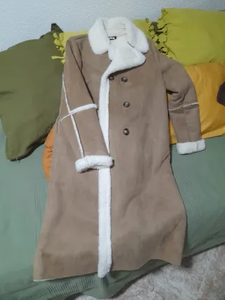 Abrigo largo marrón y blanco