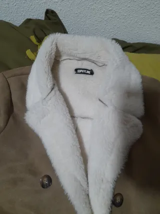 Abrigo largo marrón y blanco