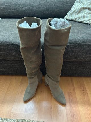Botas Zara caña alta ,beige oscuro