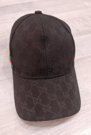 Gorra Gucci Negra con Raya Verde y Roja