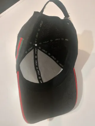 Gorra Gucci Negra con Raya Verde y Roja