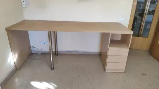 Escritorio madera claro con cajonera (91x80x228)