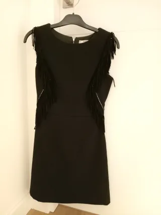 Vestido negro Mango con flecos