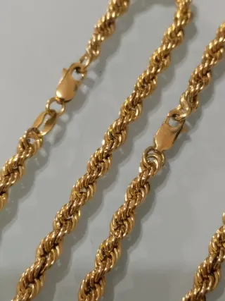 Dos pulseras de oro de 18k