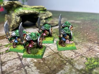 5 Guerreros Orco Warhammer Espada y Escudo