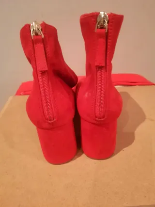 Botines ante tacón cuadrado rojos