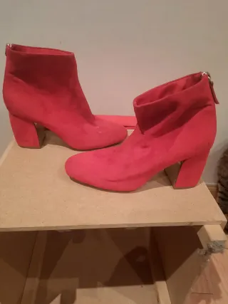 Botines ante tacón cuadrado rojos