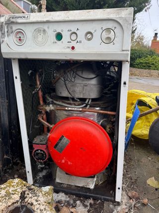 Caldera gasoil Ferroli se quitó funcionando