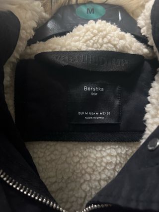 Parka Negra Bershka Talla M