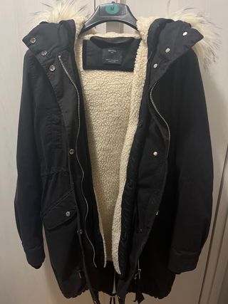 Parka Negra Bershka Talla M