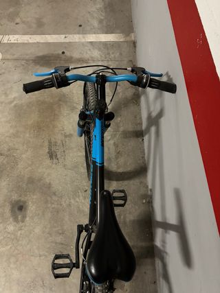 Bicicleta BTWIN azul y negra