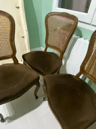 Sillas antiguas de madera y ratán