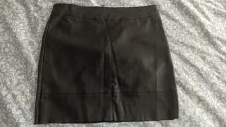 Minifalda negra de cuero