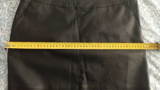 Minifalda negra de cuero